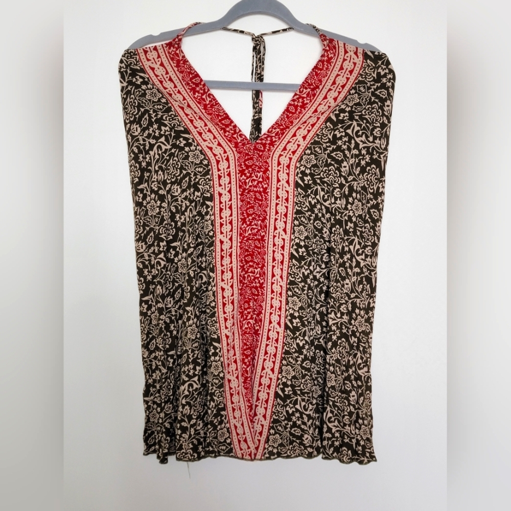 Chic Black and Red Floral Blouse One-size